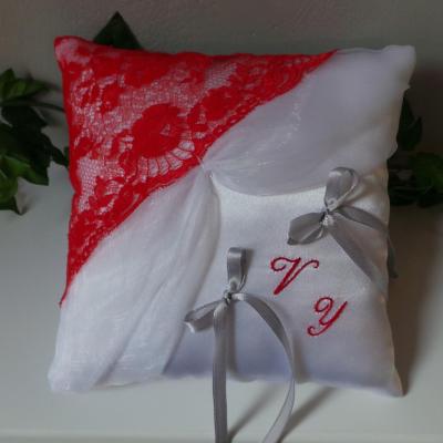 coussin mariage dentelle rouge organza blanc