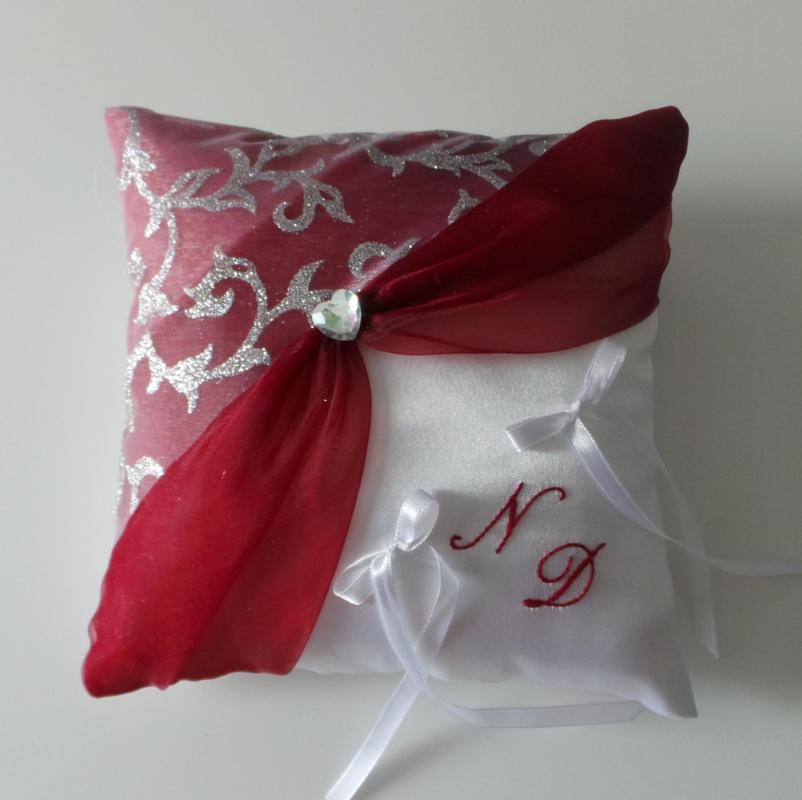 Coussin alliance decoration mariage rouge 5 
