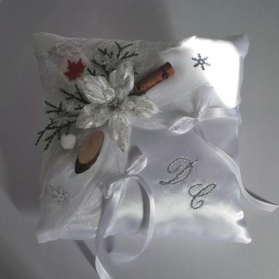 Coussin alliance mariage blanc 5