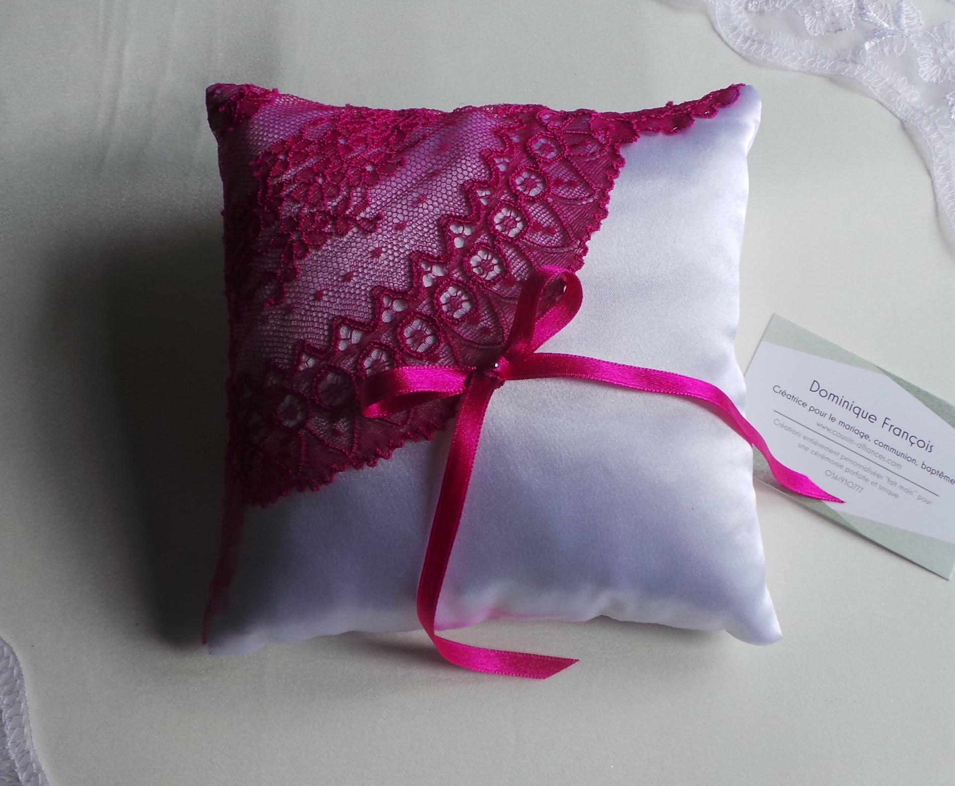Coussin mariage chic fuchsia blanc ivoire