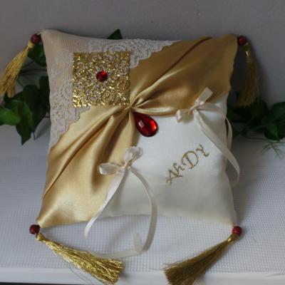 Coussin mariage oriental dore